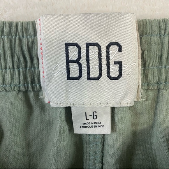 Urban Outfitters BDG Khaki Green Corduroy Drawstring Cargo Shorts Mens L - Picture 4 of 8